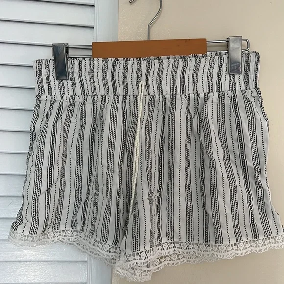 Shorts - Picture 4 of 4